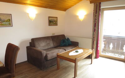 Hof am Schönbach 608.2: Meubilair, Eigendom, Gebouw, Bankstel, Tafel, Fotolijst, Comfort, Hout, Interieur Ontwerp, Woonkamer