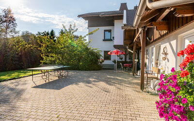 Feldkirchen in Kärnten 607: Fabriek, Lucht, Bloem, Gebouw, Eigendom, Wolk, Weg Oppervlak, Venster, Huis, Buurt