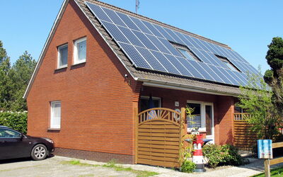 Sehestedt 609: Fabriek, Lucht, Venster, Wiel, Gebouw, Voertuig, Huis, Auto