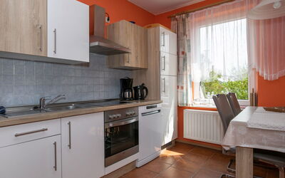 Am Strom 606.3: Cabinetry, Eigendom, Countertop, Gebouw, Venster, Fabriek, Hout, Interieur Ontwerp, Fornuis, Keuken