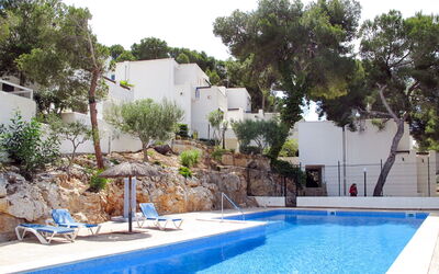 Cala D'Or 626: Water, Fabriek, Eigendom, Gebouw, Zwembad, Lucht, Boom, Stoel, Buitenmeubels, Schaduw
