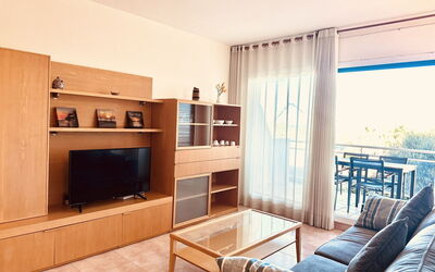 Port Pals Sea Breeze Terrace 646.4: Meubilair, Interieur Ontwerp, Flooring, Hout, Verdieping, Kamer, Plafond, Appartement, Bankstel, Woonkamer