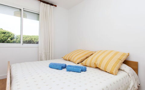 Green Mar C: Meubilair, Eigendom, Gebouw, Comfort, Azure, Textiel, Interieur Ontwerp, Hout, Schaduw