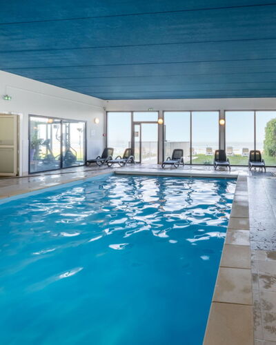 Plougasnou 614: Blauw, Zwembad, Toevlucht, Eco Hotel, Hotel, Buitenmeubels