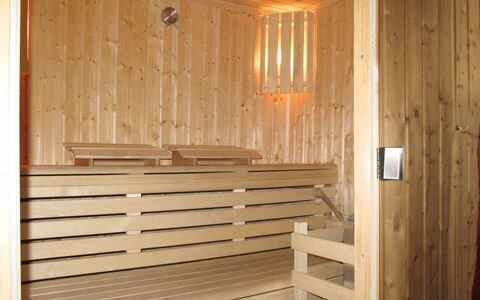 Crozon-Morgat 664: Gebouw, Venster, Deur, Hout, Beits, Flooring, Huis, Verdieping, Lijn
