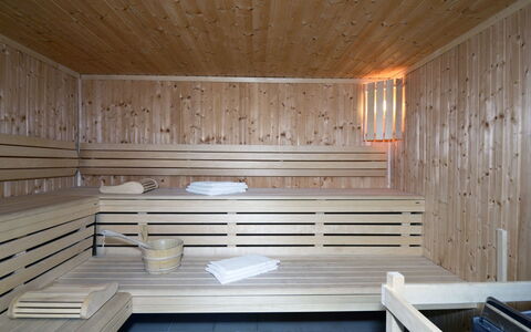 Sarlat-La-Canéda 607: Gebouw, Hout, Huis, Flooring, Beits, Verdieping, Lijn, Hardwood, Timmerhout, Sauna