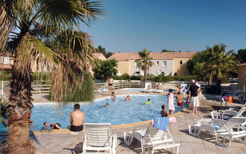 Valras Plage 606: Zwembad, Toevlucht, Vakantie, Eigendom,  Dorf\, Vrije Tijd, Palmboom, Boom, Gebouw, Onroerend Goed