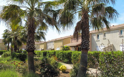 Valras Plage 606: Eigendom, Boom, Vegetation, Palmboom, Huis, Huis, Arecales, Onroerend Goed, Woongebied, Attalea Speciosa