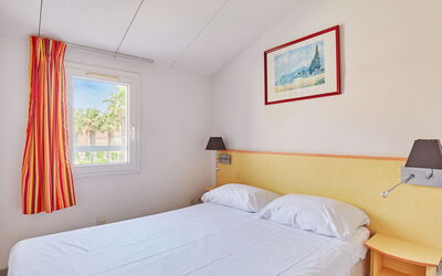 Odalys Essentielle le Grand Bleu 606.1: Schaduw, Buitenmeubels, Stoel, Eco Hotel, Hotel, Toevlucht, Balkon, Villa