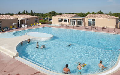 Aubignan 602: Zwembad, Vrije Tijd, Eigendom, Recreatiecentrum, Toevlucht, Water, Vakantie, Badplaats, Gebouw, Recreatie