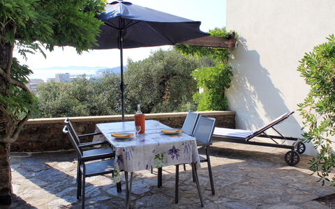 Le Lavandou 604: Eigendom, Meubilair, Patio, Tafel, Huis, Backyard, Werf, Buitentafel, Gebouw, Onroerend Goed