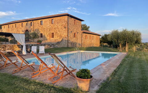La Corte Di Campalli: Wolk, Lucht, Fabriek, Water, Eigendom, Gebouw, Natuurlijk Landschap, Land Lot, Venster, Zwembad