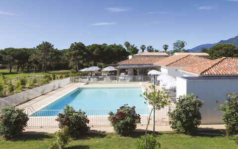 Moriani-Plage 614: Zwembad, Schaduw, Toevlucht, Landgoed, Hacienda, Villa, Buitenmeubels, Hotel, Eco Hotel
