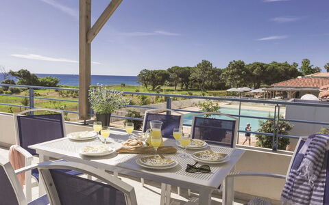 Moriani-Plage 614: Buitenmeubels, Meubilair, Toevlucht, Stoel, Buitentafel, Paraplu, Schaduw, Zwembad, Tuin, Eco Hotel