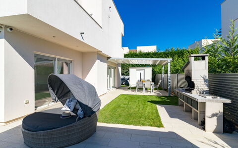Villa Virtus: Eigendom, Architectuur, Gebouw, Huis, Onroerend Goed, Huis, Appartement, Interieur Ontwerp, Kamer, Ontwerp