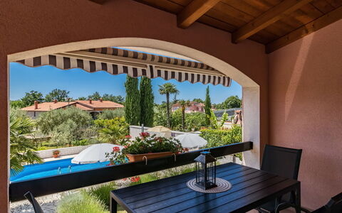 Poreč 607: Eigendom, Gebouw, Onroerend Goed, Kamer, Huis, Architectuur, Toevlucht, Interieur Ontwerp, Villa, Veranda