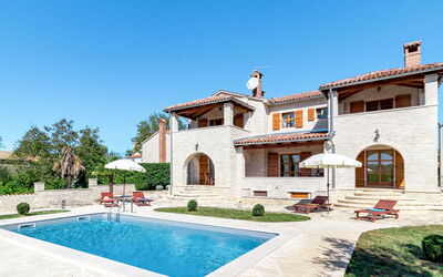 Poreč 614: Water, Fabriek, Lucht, Gebouw, Venster, Zwembad, Huis, Boom, Vrije Tijd, Woongebied