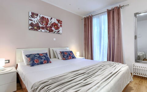 Viliam: Meubilair, Interieur Ontwerp, Bed, Hout, Verdieping, Slaapkamer, Kamer, Flooring, Textiel, Laken