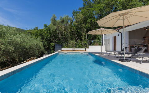 Ester: Blauw, Zwembad, Samengesteld Materiaal, Waterpartij, Toevlucht, Eco Hotel, Reflecting Pool, Hotel