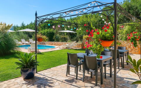 Rabac 634: Eigendom, Tuin, Onroerend Goed, Backyard, Werf, Patio, Plantkunde, Huis, Gebouw, Landscaping