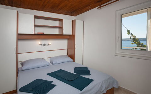 Fister: Bed, Slaapkamer, Kamer, Meubilair, Eigendom, Laken, Bed Frame, Interieur Ontwerp, Gebouw, Huis