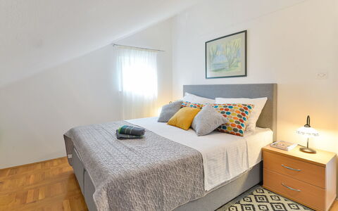 Valentina: Slaapkamer, Meubilair, Bed, Kamer, Eigendom, Laken, Bed Frame, Interieur Ontwerp, Bedding, Verdieping