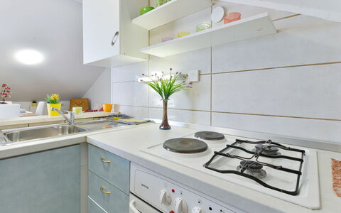Valentina: Countertop, Wit, Keuken, Kamer, Eigendom, Meubilair, Tegel, Interieur Ontwerp, Cabinetry, Geel