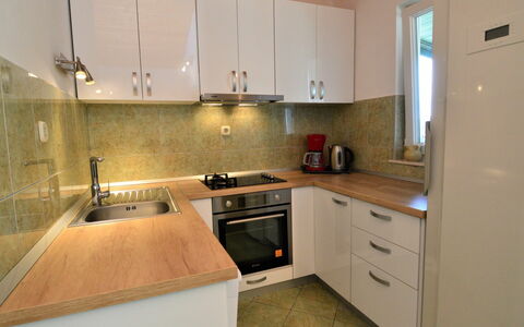 Rogoznica Ražanj 637: Cabinetry, Countertop, Gootsteen, Wastafel, Meubilair, Fornuis, Toestel Van De Keuken, Keuken, Hout, Huishoudapparatuur