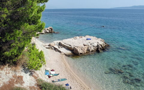 Ružica: Lucht, Water, Wolk, Strand, Paraplu, Buitenmeubels, Schaduw, Kust En Oceanic Landvormen