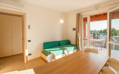 The Garda Village 618.3: Meubilair, Tafel, Gebouw, Comfort, Azure, Hout, Deur, Interieur Ontwerp, Woonkamer, Flooring