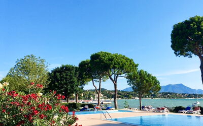 Front Lake Resort le Corti del Lago