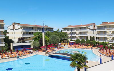 Bibione 661: Zwembad, Toevlucht, Eigendom, Gebouw,  Dorf\, Onroerend Goed, Woongebied, Hotel, Vakantie, Appartement