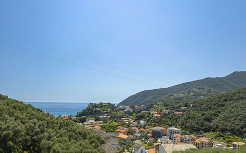 Moneglia 665: Lucht, Wolk, Berg, Fabriek, Boom, Azure, Land Lot, Vegetation, Natuurlijk Landschap, Zwemwater