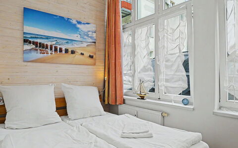 Bergstraße: Hout, Beits, Slaapkamer, Hardwood, Plank, Bedding, Bed, Kussen Gooien, Hoofdkussen, Laken