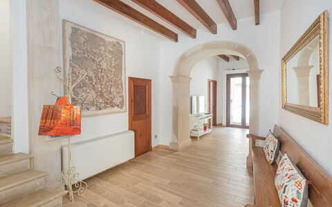 Cordella: Fotolijst, Eigendom, Venster, Hout, Hal, Architectuur, Flooring, Verdieping, Woonkamer, Muur