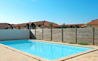Biscarrosse 679: Water, Lucht, Zwembad, Gebouw, Azure, Rechthoek, Schaduw, Hout, Gras, Vrije Tijd