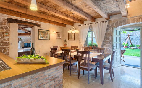 Hrelja: Eigendom, Gebouw, Kamer, Interieur Ontwerp, Onroerend Goed, Huis, Meubilair, Huis, Plafond, Landgoed