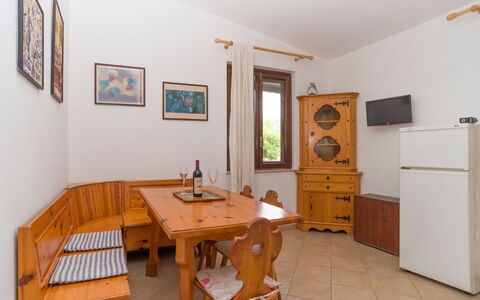 Valle degli Oleandri (Rei185): Meubilair, Cabinetry, Eigendom, Tafel, Hout, Stoel, Fotolijst, Interieur Ontwerp, Gebouw, Flooring