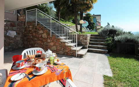 Malcesine 601: Meubilair, Buitenmeubels, Toevlucht, Zwembad, Eco Hotel, Schaduw, Stoel, Tuin, Landscaping