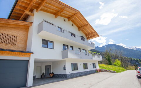 Mayrhofen 788: Wolk, Huis, Stedelijk Ontwerp, Balkon, Cumulus, Meteorologisch Verschijnsel, Oprit, Villa, Siding, Alpen