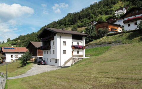 Prutz Kaunertal 659: Lucht, Fabriek, Gebouw, Wolk, Eigendom, Venster, Berg, Boom, Huis, Helling