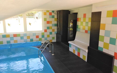 Haus Polivka: Eigendom, Azure, Interieur Ontwerp, Zwembad, Venster, Verdieping, Flooring, Gebouw, Huis, Verf
