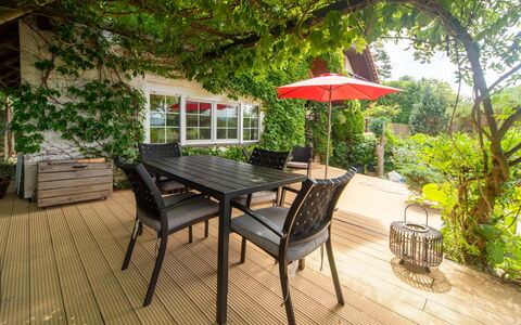 Karasova Ii: Meubilair, Buitenmeubels, Hout, Stoel, Tafel, Buitentafel, Schaduw, Tuin, Keuken En Eettafel