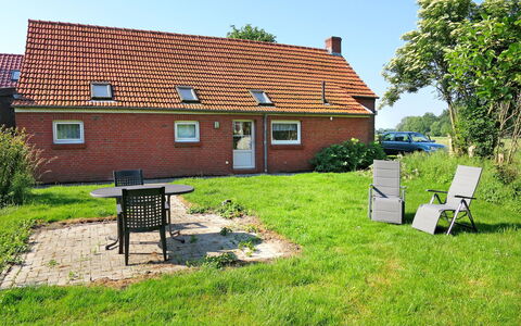 Ditzum 622: Fabriek, Lucht, Gebouw, Eigendom, Venster, Natuurlijk Landschap, Huis, Verblijf, Land Lot, Boom