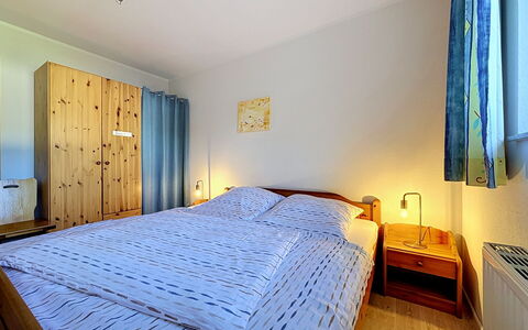 Plau am See 621: Bed, Slaapkamer, Laken, Interieur Ontwerp, Hout, Bedding, Meubilair, Verdieping, Flooring, Kamer