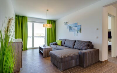 Ankerplatz 601.6: Kamer, Meubilair, Eigendom, Interieur Ontwerp, Verdieping, Gebouw, Slaapkamer, Plafond, Woonkamer, Onroerend Goed