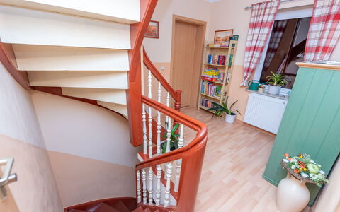 Stangerode 638: Eigendom, Fabriek, Plank, Hout, Interieur Ontwerp, Venster, Bloempot, Kamerplant, Verdieping