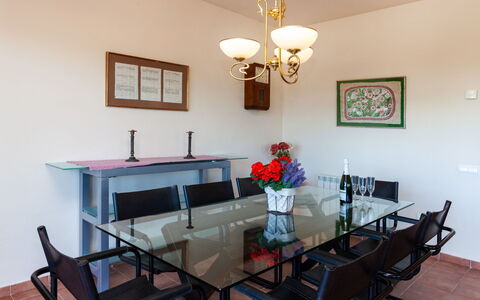 Xarmada Cecilia: Kamer, Eetkamer, Eigendom, Meubilair, Interieur Ontwerp, Plafond, Tafel, Gebouw, Huis, Kroonluchter