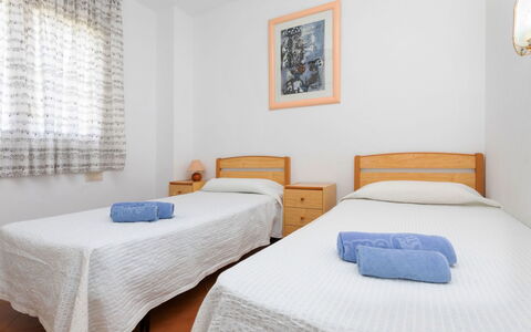 Puigventos: Meubilair, Eigendom, Azure, Venster, Textiel, Interieur Ontwerp, Comfort, Stoel, Schaduw