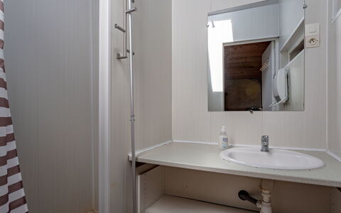 La Bergerie: Spiegel, Wastafel, Kraan, Wastafel In De Badkamer, Loodgieterswerkinrichting, Gebouw, Badkamer, Hout, Interieur Ontwerp
